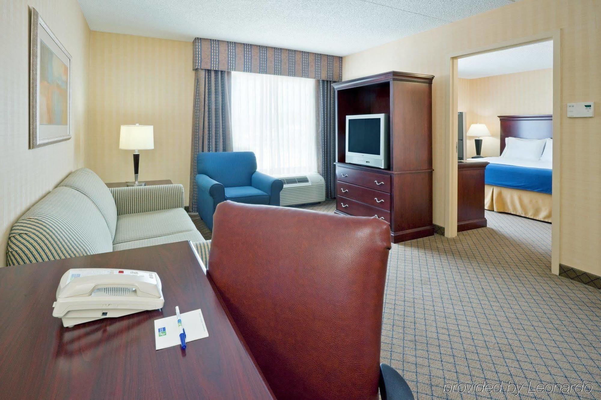 Holiday Inn Express & Suites West Long Branch - Eatontown, An Ihg Hotel Kamer foto